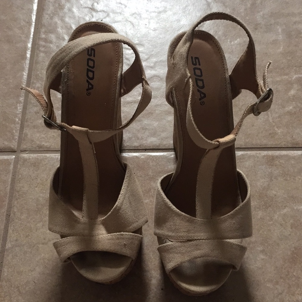 Pre-loved cream fabric wedges